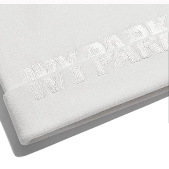 🎉 HP 🎉 🆕 IVY PARK x adidas Icy Park Cut Off Logo Beanie - Picture 3 of 10